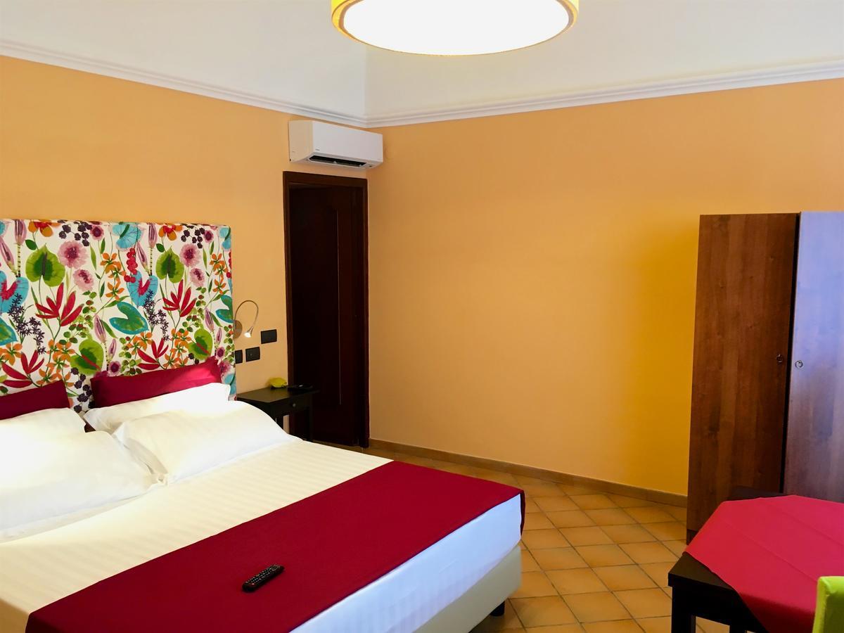 Bed and Breakfast Residenza Viviani Сант'Аньєлло Екстер'єр фото